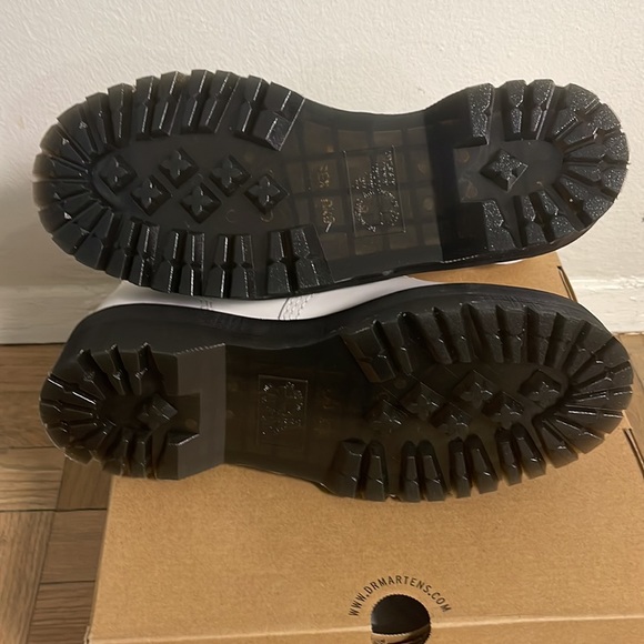 Dr Martens new in box white zipper platform womans 10 wedding boot! - Picture 6 of 7